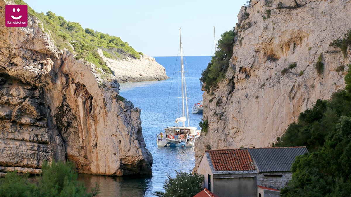 Ikimuistoinen reissu Kroatian purjehduskaudet Stivina beach